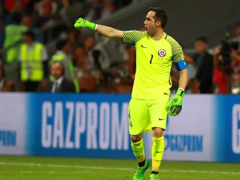 Claudio Bravo se defiende: "Los amigos se eligen sin importar el color político"