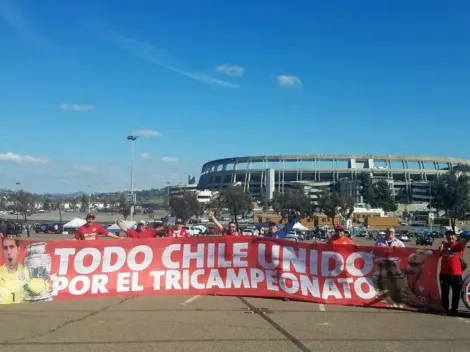 Polémico lienzo de la Marea Roja: "Todo Chile unido por el tricampeonato"