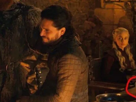 Un vaso de café se cuela en la cuarto episodio de Game Of Thrones