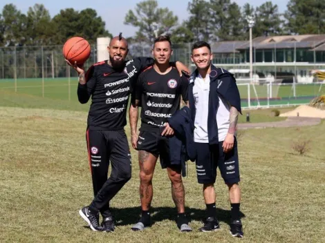 Vidal, Vargas y Aránguiz se divierten jugando básquet