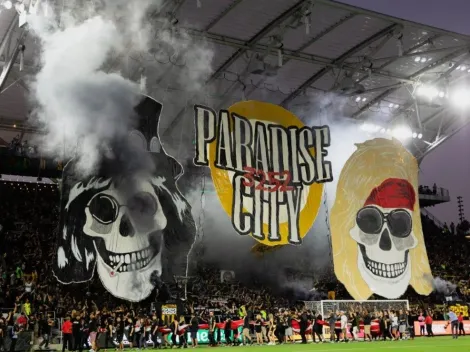 Hinchas de Los Ángeles FC levantan tifo de Guns N’ Roses