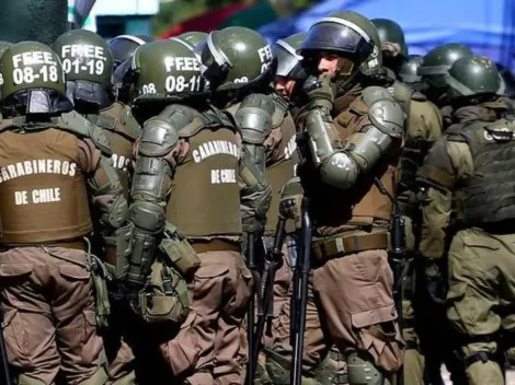 VIDEO | "Antes de la represión": Carabineros que se toman selfie antes de descender al Metro por evasiones masivas