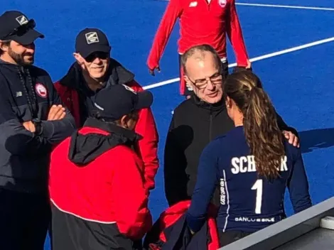 Bielsa sorprende visitando a la selección chilena de hockey en Londres