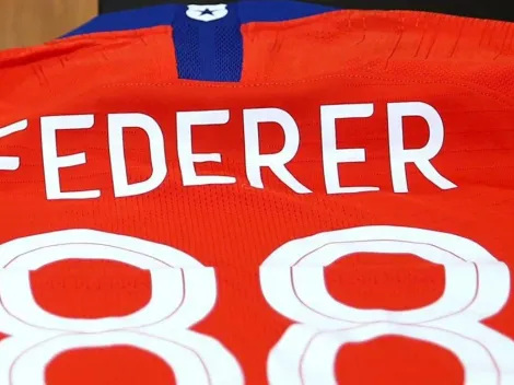 Federer se llevó una camiseta personalizada de la Roja