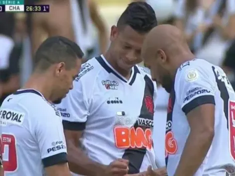 ¡Con un cachipún! Jugadores de Vasco resuelven un tiro libre