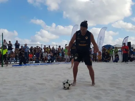 Ronaldinho la rompe en las playas de Cancún en partido de futvóley