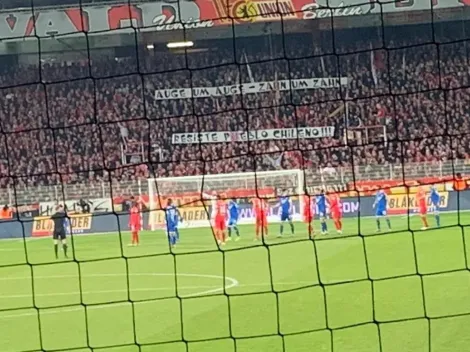 En pleno partido en Alemania: "Resiste pueblo chileno”