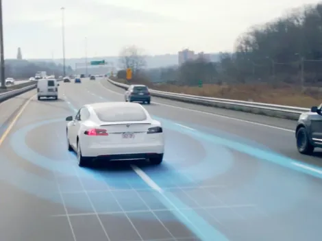 Tesla promete un piloto automático que detectará los hoyos de las calles