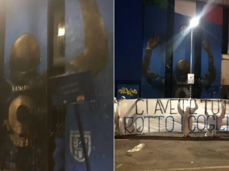 Vandalizan mural de Lukaku: "Te arrodillaste por dinero"