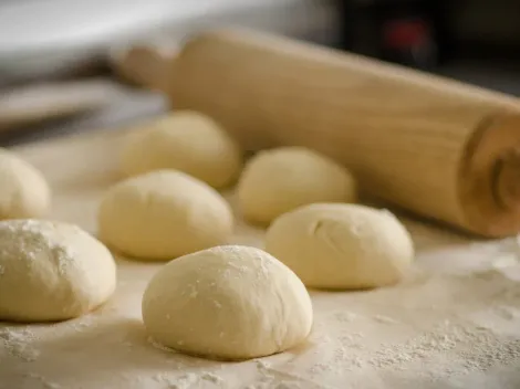 ¿Cómo hacer pan amasado con aceite?