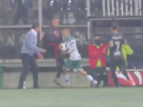 ¿Lo toca? Asistente de Copiapó patea a jugador de Puerto Montt