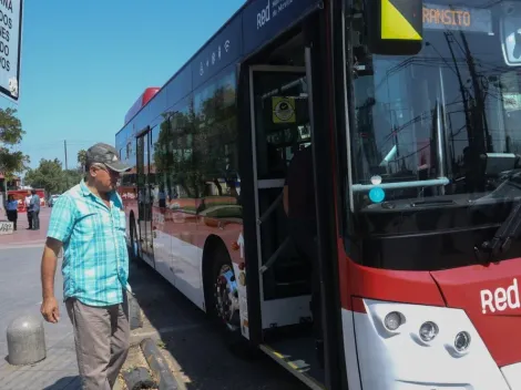 ¿Cuánto costará el recorrido del bus 555 al Aeropuerto de Santiago?