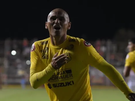 ¡Qué goleador! Chupete Suazo debuta con un doblete en San Luis