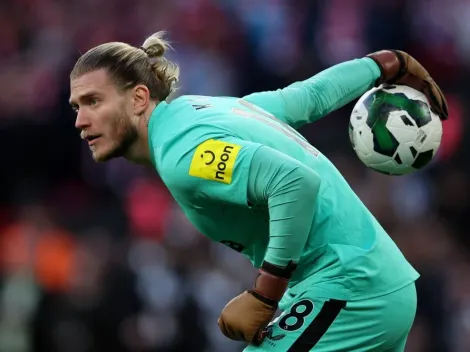 Karius deja dos grandes tapadas y guantes hermosos en su vuelta