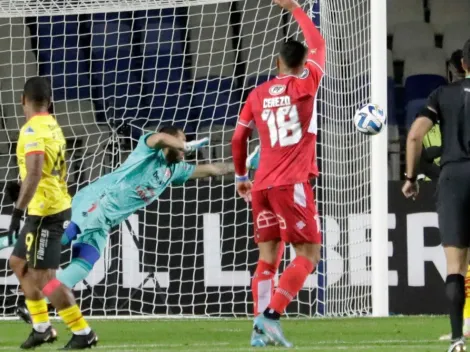 Cambio de pie y golazo: Rómulo Otero sorprende a Ñublense