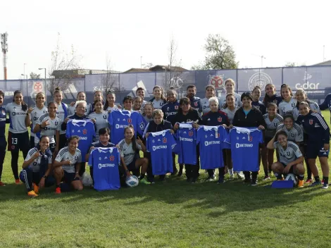 El emotivo homenaje de la U a sus pioneras en el día del futfem