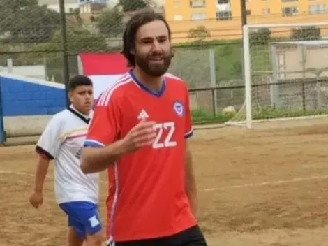 Más chileno que los porotos: Ben aparece jugando en cancha de tierra