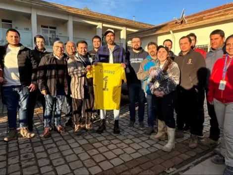 Capitán del pueblo: Claudio Bravo emociona con visita a damnificados