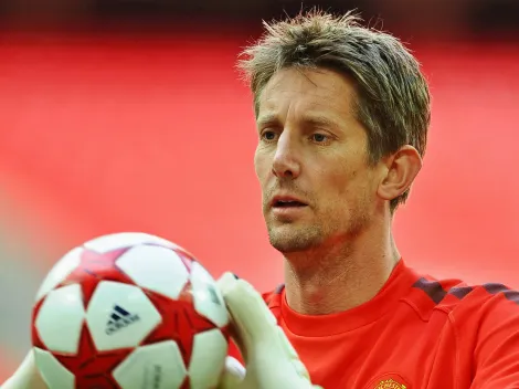 La leyenda en el arco Van der Sar sufre hemorragia cerebral