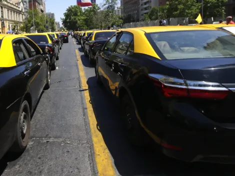 ¿Por qué los taxistas deberán bajar la tarifa base en la Región Metropolitana?