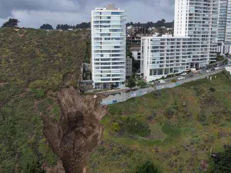 ¿Cómo se generó el impresionante socavón al lado de un edificio en Viña del Mar?