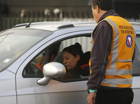 ¿Quiénes deben grabar la patente en vidrios y espejos de su auto?