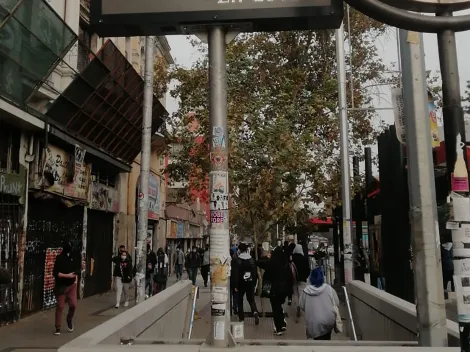 Reportan estaciones cerradas y sin detención de trenes en Metro