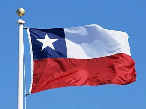 Evita multas: ¿Cómo colgar correctamente la bandera de Chile?