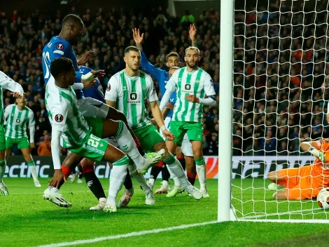 La notable atajada de Bravo que terminó en gol contra el Betis