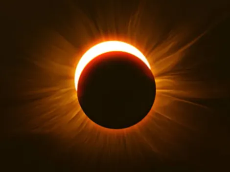 ¿Cuándo son el eclipse lunar y solar en octubre?