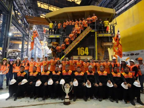 Cobreloa celebra su ascenso a Primera en la mina de Chuquicamata