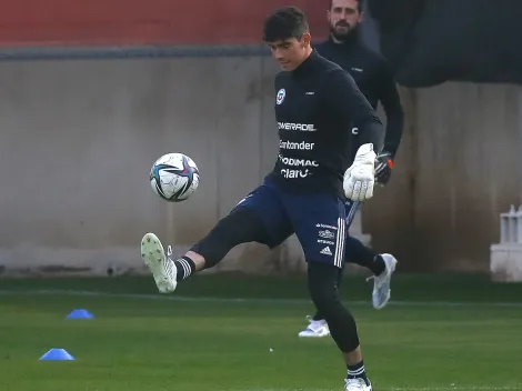 Vicente Reyes da clases de chilenismos en el Norwich City