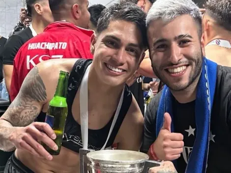 También con su medalla: la celebración del barbero de Huachipato