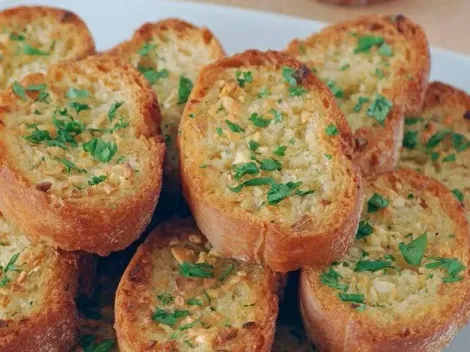 Pan de ajo: Una receta fácil para compartir que te sorprenderá