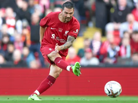 Homenaje de Liverpool a ex DT de Salas con presencia chilena