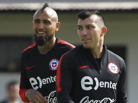 Vidal se pone la camiseta por la mamá de Medel