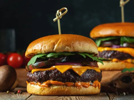 ¿Cuándo es el Día de la Hamburguesa? Técnica para una smash burger
