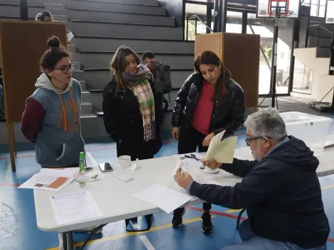 ¿Puedo votar si estoy afiliado a un partido que no tiene primarias?