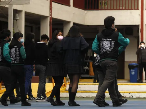 Suspenden clases en colegios de la RM por aviso de fuerte lluvia