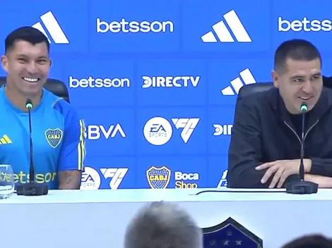 ¡Riquelme está feliz! Le hace queque xeneize a Gary Medel