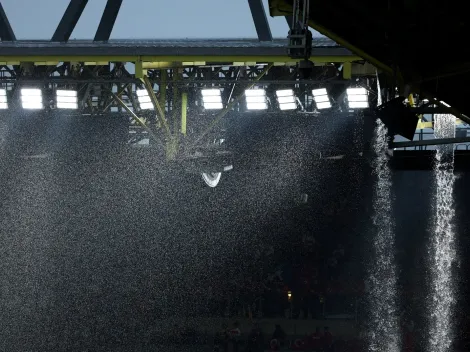 En Europa no pasa: Lluvias inundan estadio de Eurocopa