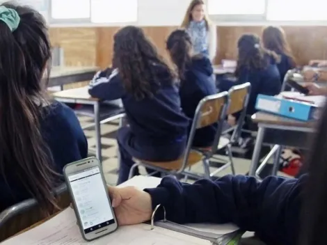 Avanza proyecto que busca prohibir los celulares en los colegios