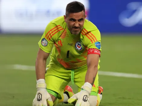 Claudio Bravo queda fuera en la Roja ante Canadá