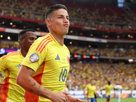 Manito cafetera y Colombia con los pies en semis