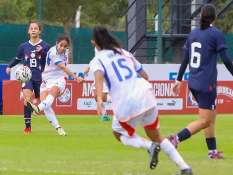 A la Roja femenina la reciben con bandera sin estrella por un lado