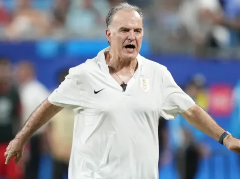 En Uruguay le sueltan la mano a Bielsa: "Partes de la conferencia..."