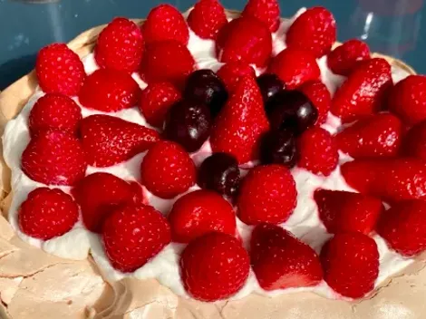 Receta de pavlova con frutos rojos