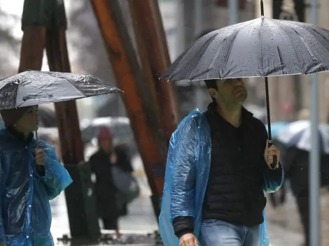 ¿A qué hora comienza a llover este lunes en Santiago?