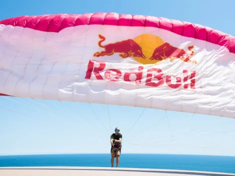 El deportista que busca ser tricampeón mundial del parapente acrobático