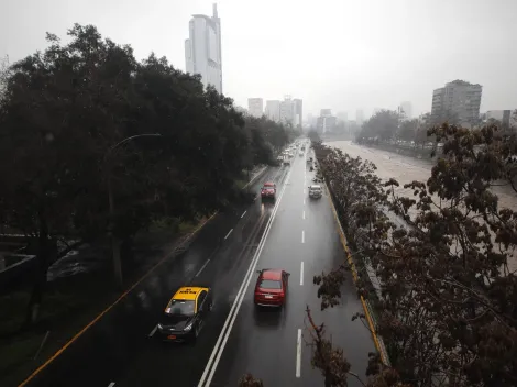 ¿En qué comunas? Pronostican neblina y viento en la RM